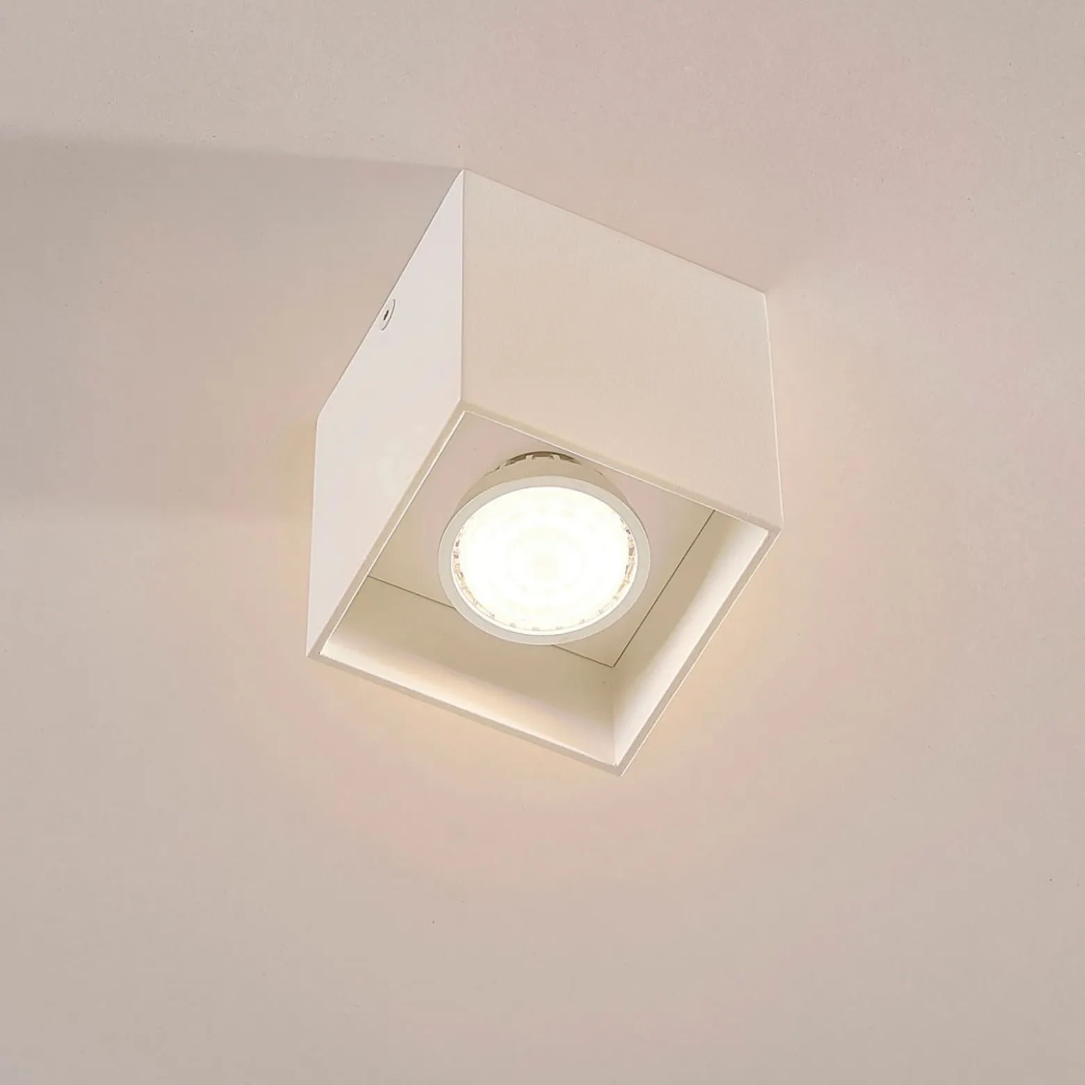Downlight angular de diseño Carson en blanco
