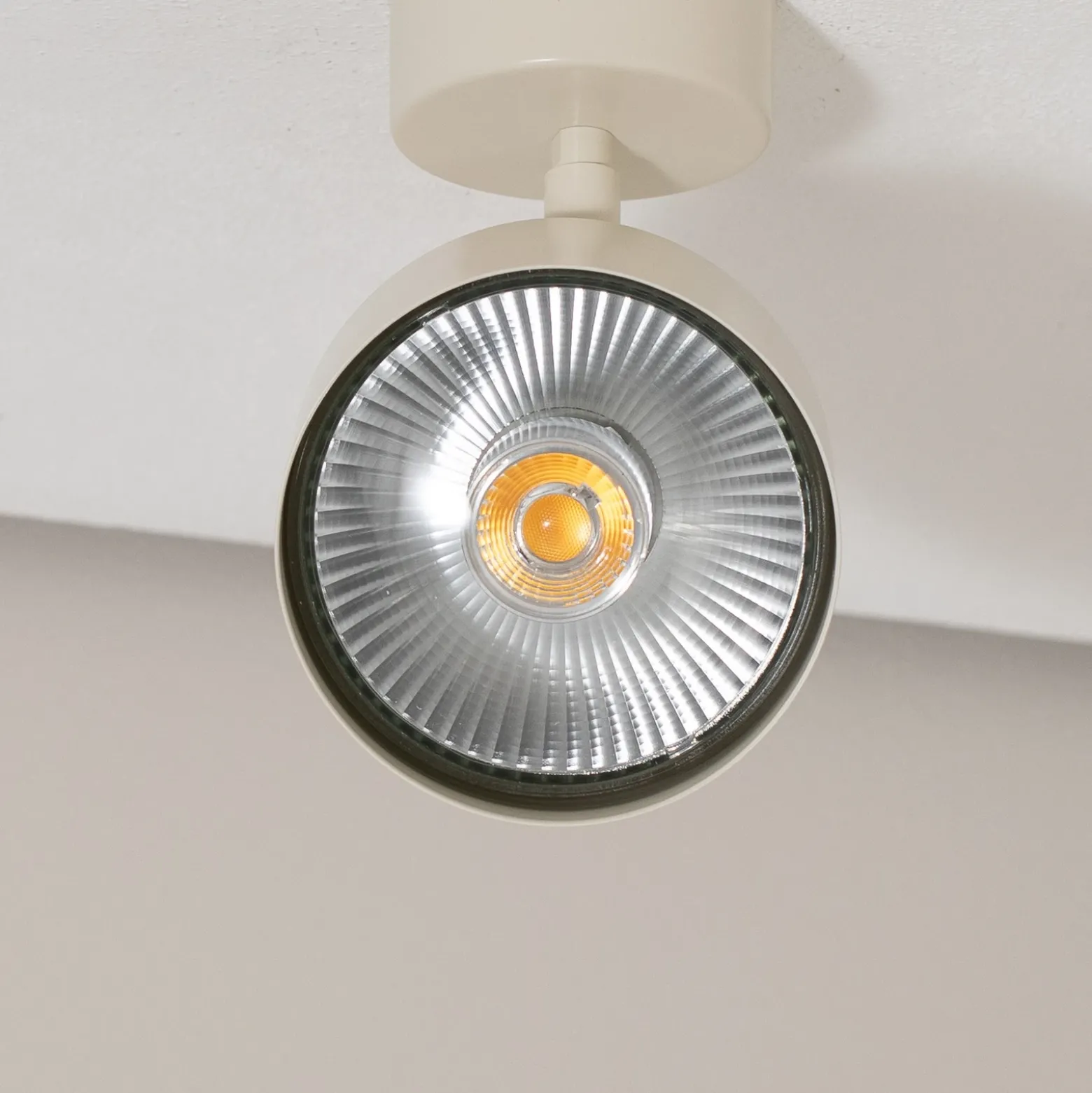 Downlight Chloe color crema, metal, 16 cm, orientable, GU10