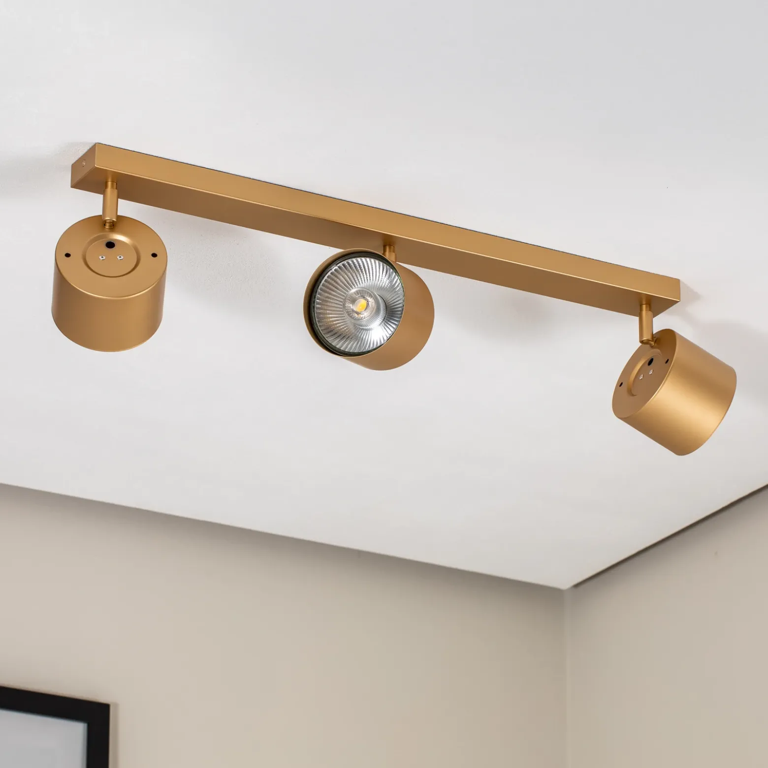 Downlight Chloe orientable 3 luces, dorado