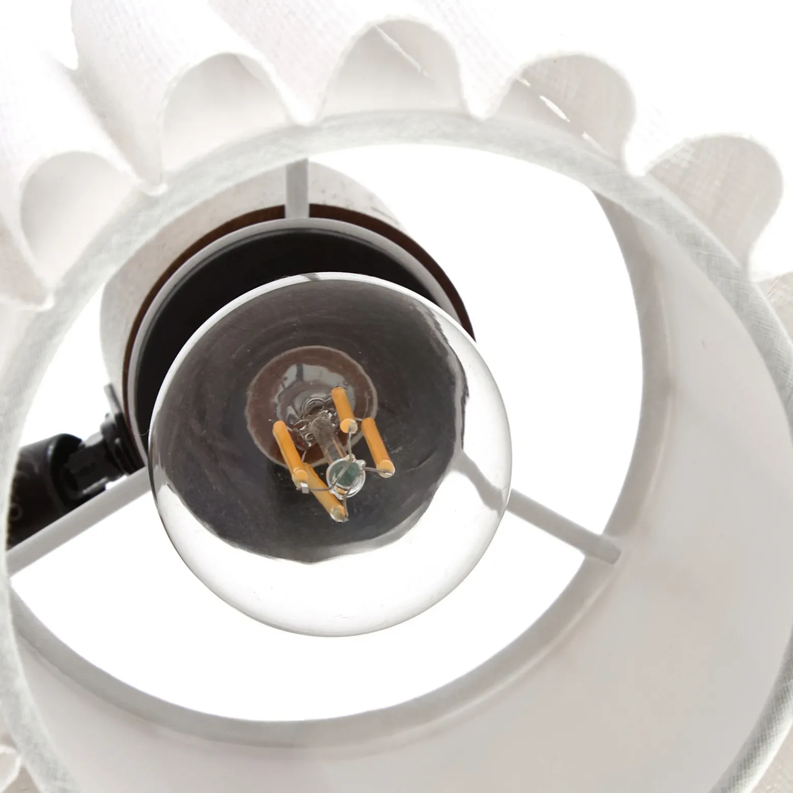 Downlight de techo Lindby Shiloh, 3 luces, nogal/beige, madera