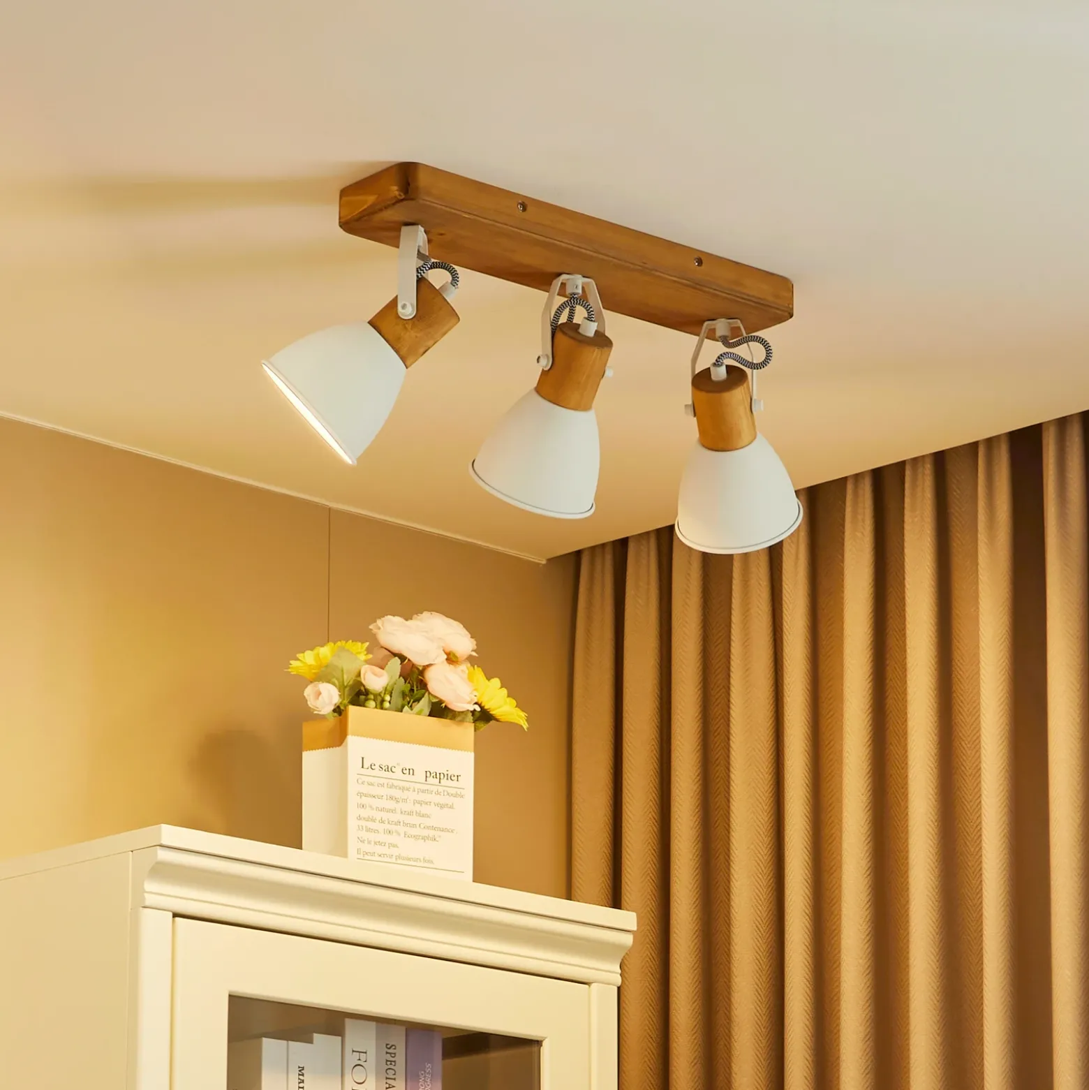Downlight Merela de Lindby, blanco, 45 cm, 3 luces, madera, E14