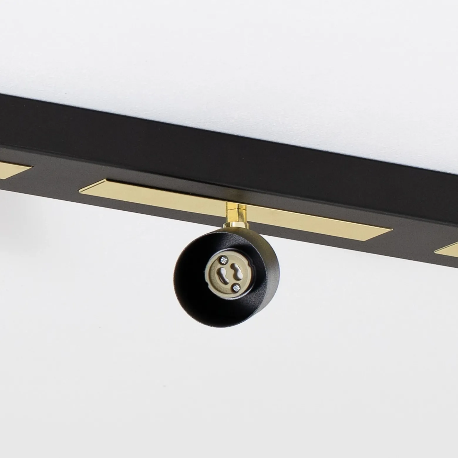 Downlight Rodez, negro/dorado, longitud 80 cm, 3 luces.