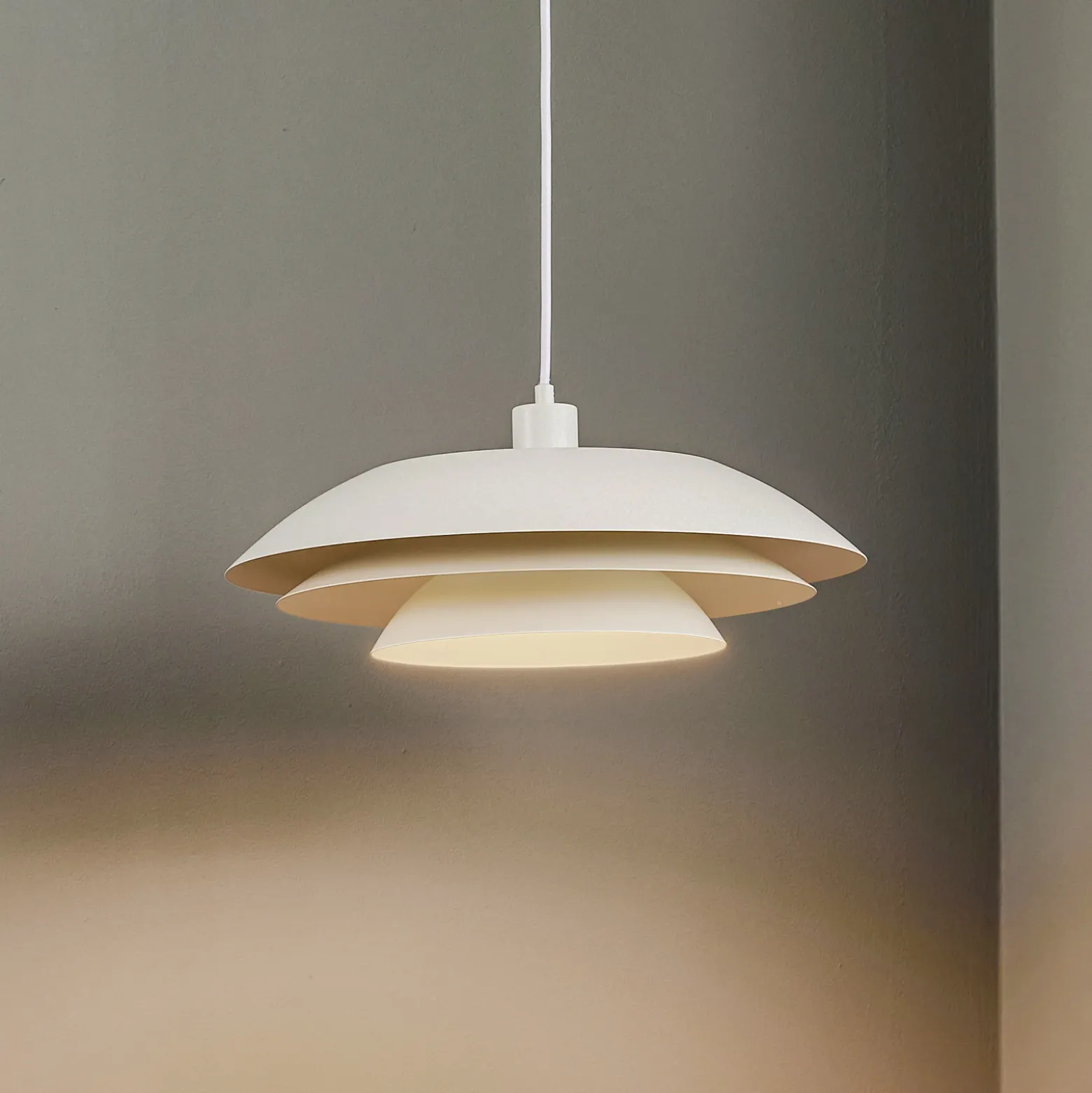 Dyberg Larsen DL45 lámpara colgante metal blanco
