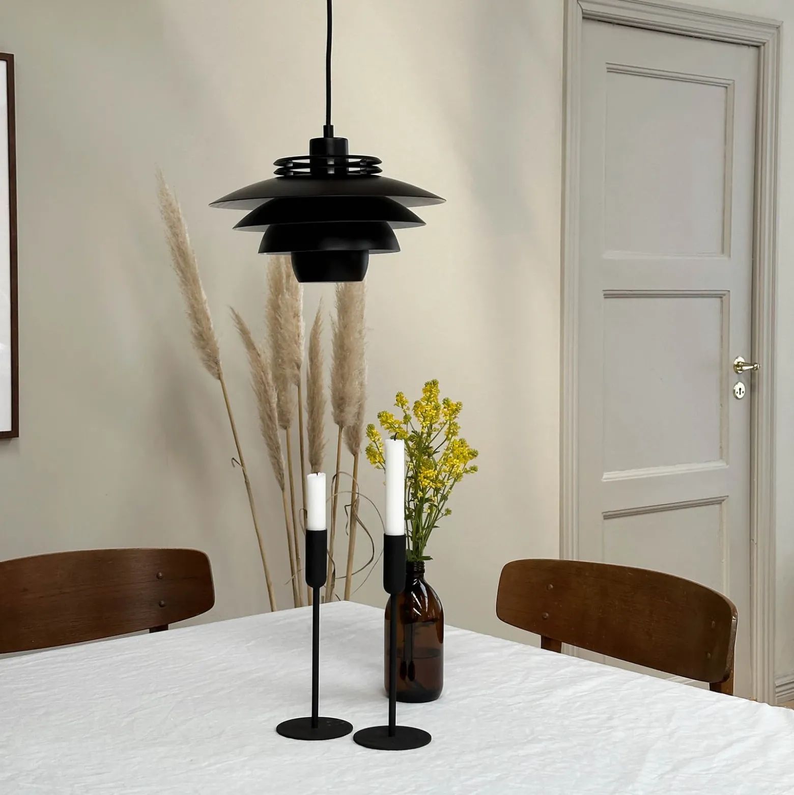 Dyberg Larsen lámpara colgante Ejka mini, negra, Ø 30 cm, metal