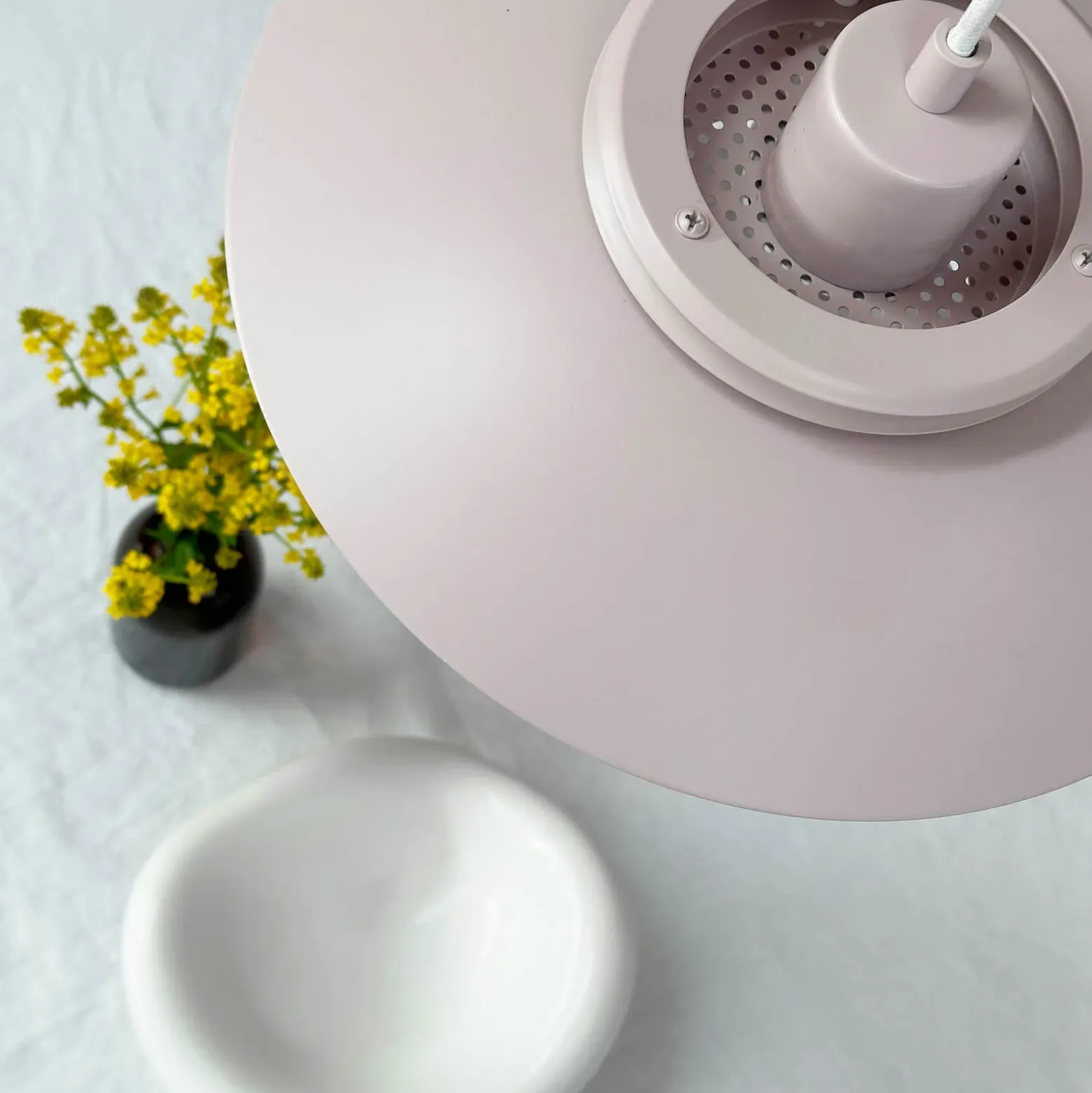 Dyberg Larsen lámpara colgante Ejka mini, rosa, Ø 30 cm, metal