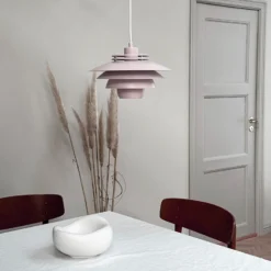Dyberg Larsen lámpara colgante Ejka mini, rosa, Ø 30 cm, metal