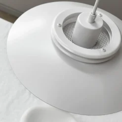 Dyberg Larsen lámpara colgante Ejka mini, blanca, Ø 30 cm, metal