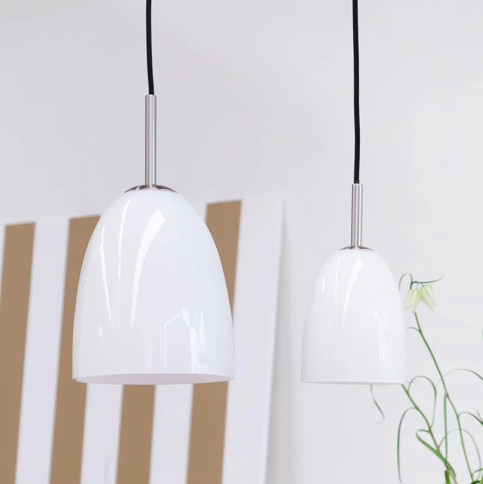 Dyberg Larsen lámpara colgante Jazz opal/acero, Ø 12 cm, cristal