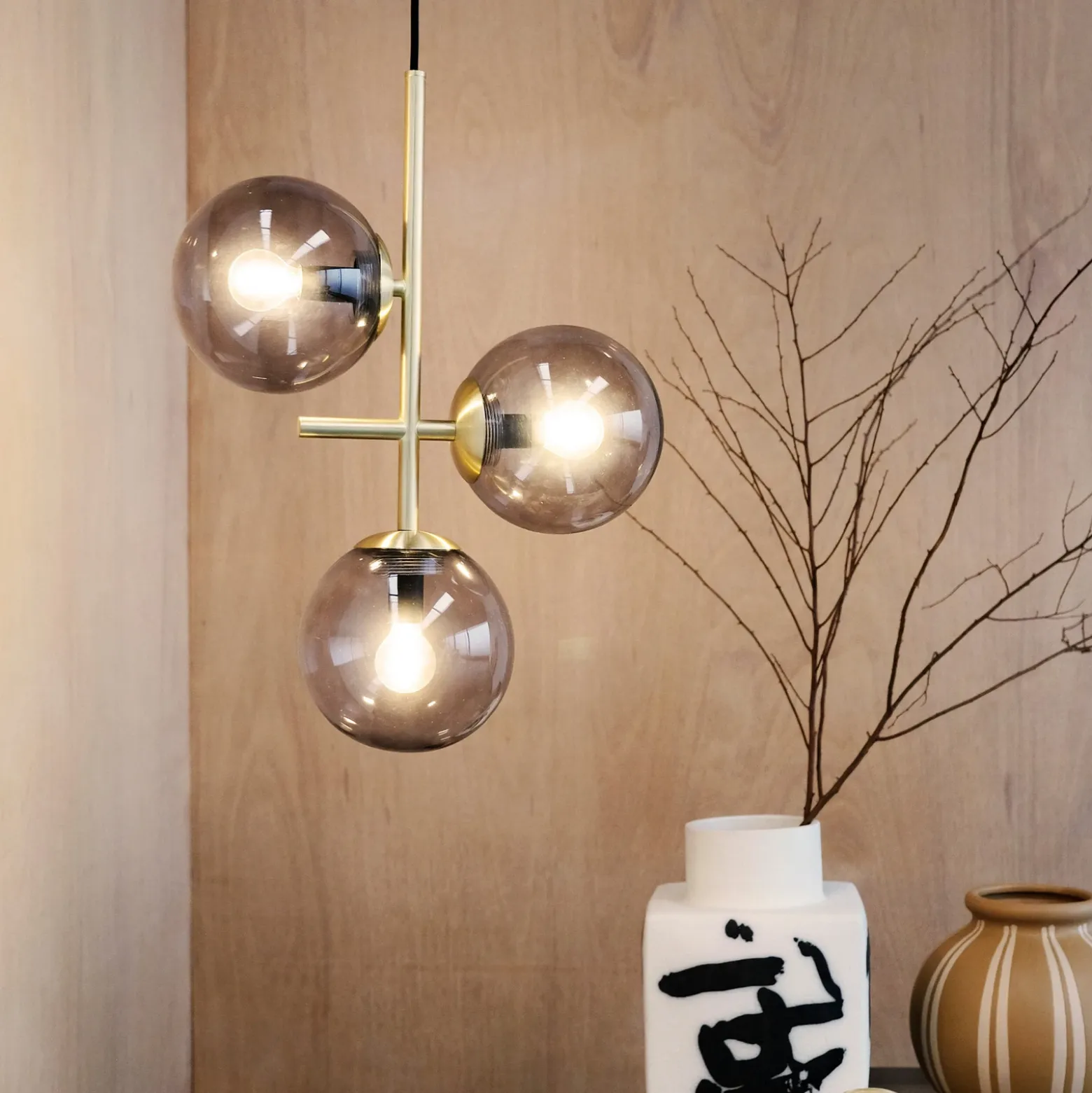 Dyberg Larsen Lámpara colgante Como, 3 luces, latón