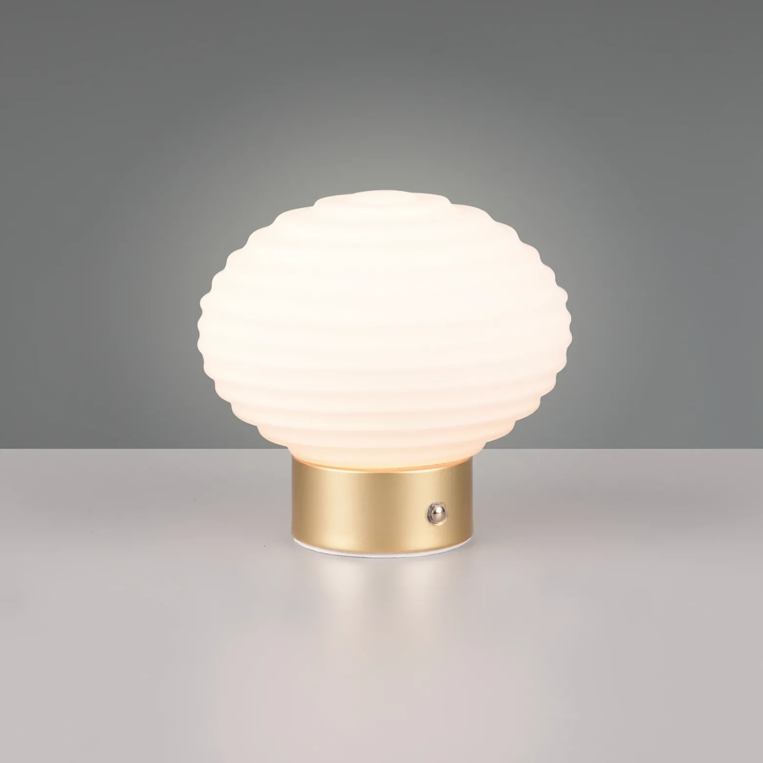 Earl lámpara de mesa LED recargable, latón/opal, altura 14,5 cm, cristal