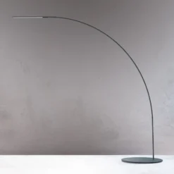 Elegante lámpara de arco LED Yumi de diseño