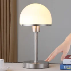 Elegante lámpara de mesa Jolie pantalla de vidrio