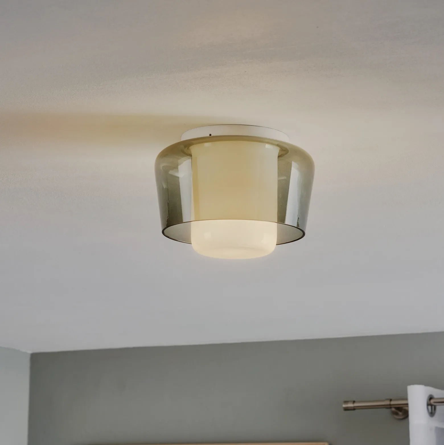 Elegante lámpara de techo Canio con cristal doble