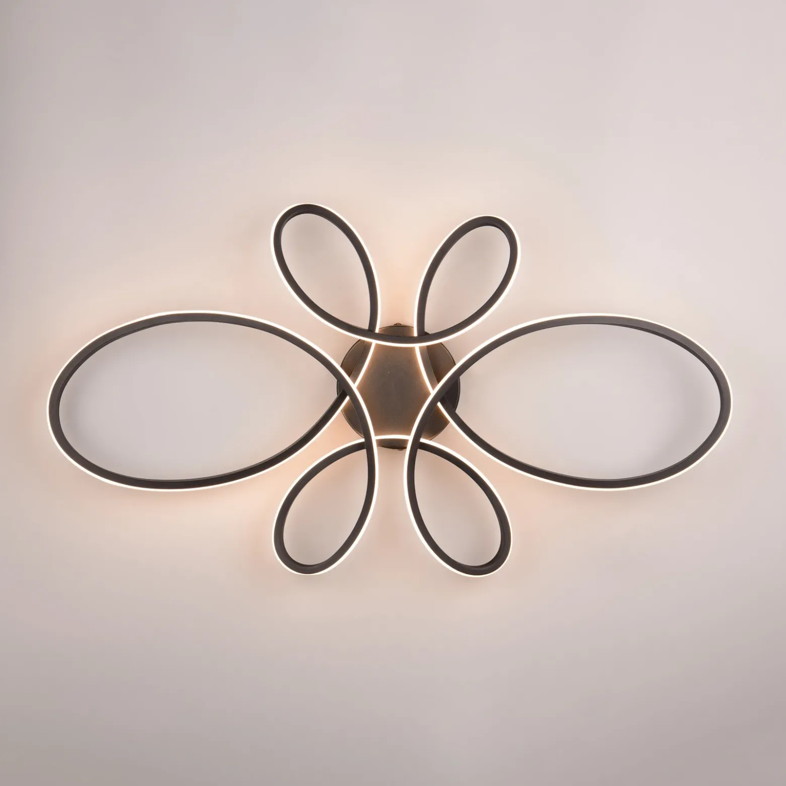 Fly Plafón LED, negro mate, 3.000 K, 83 cm x 45 cm