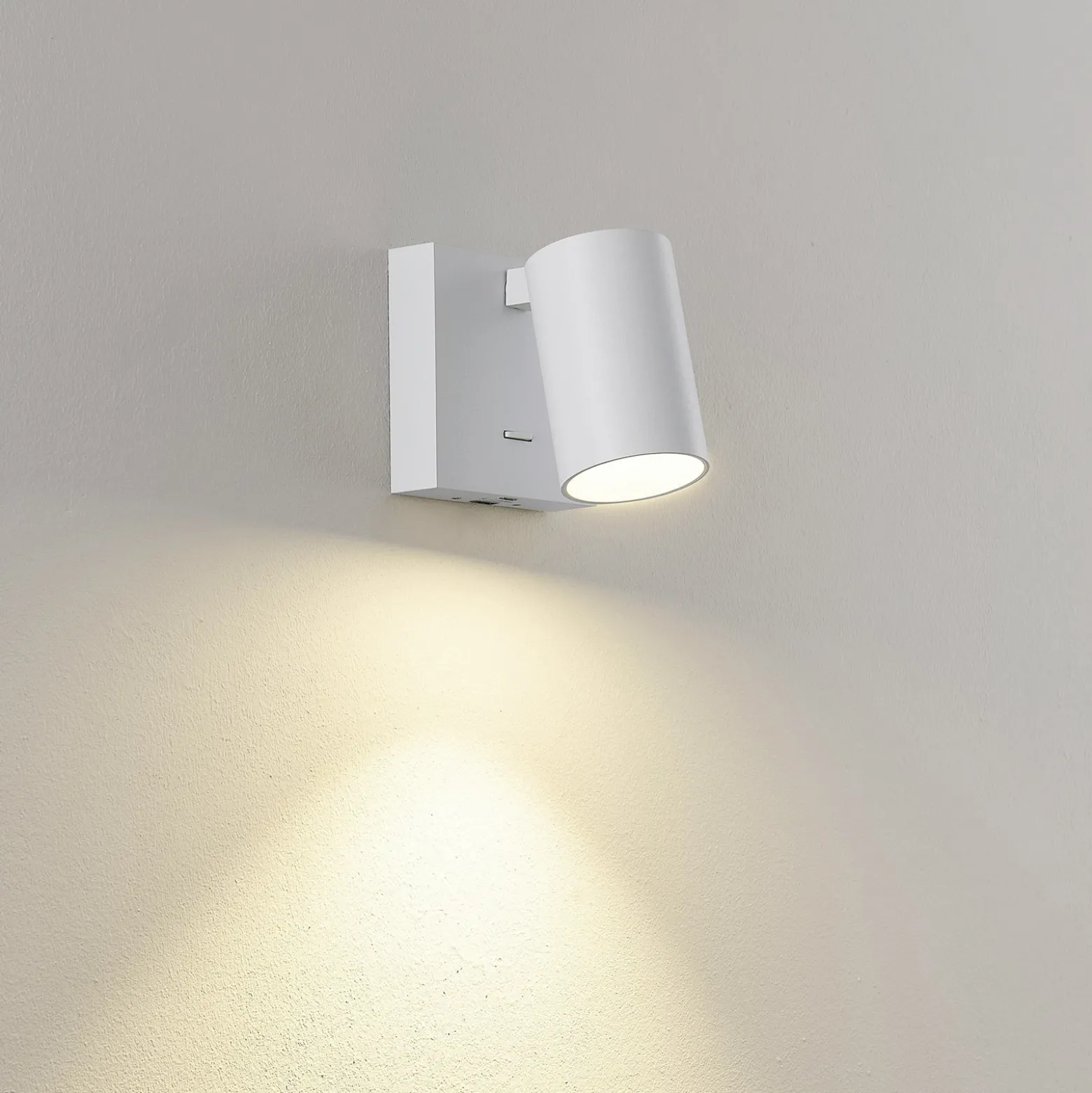 Foco de pared CAN TILT, blanco, 10 x 10 cm, metal, interruptor, USB