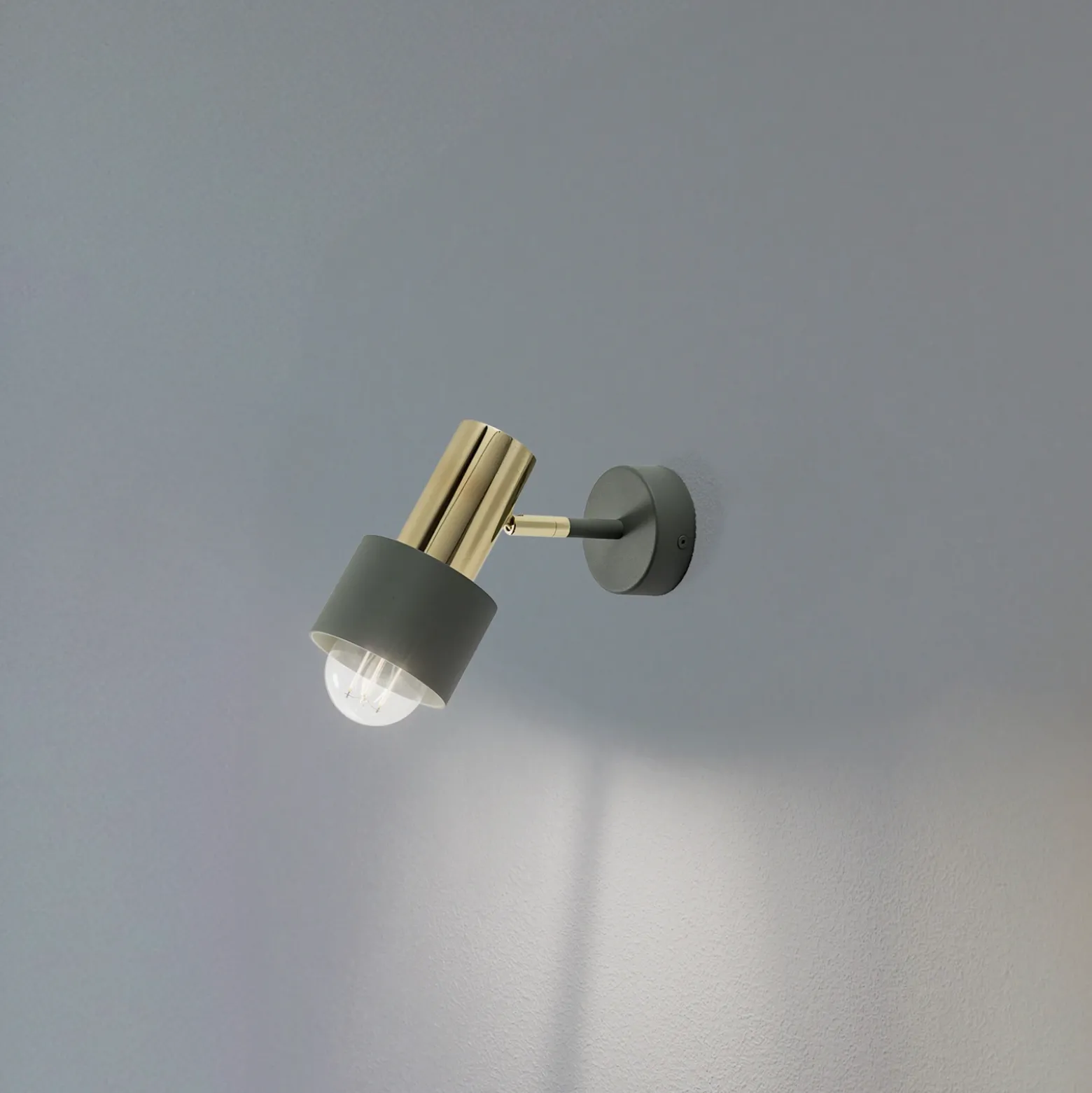 Foco de pared Destin, de 1 luz, verde/latón