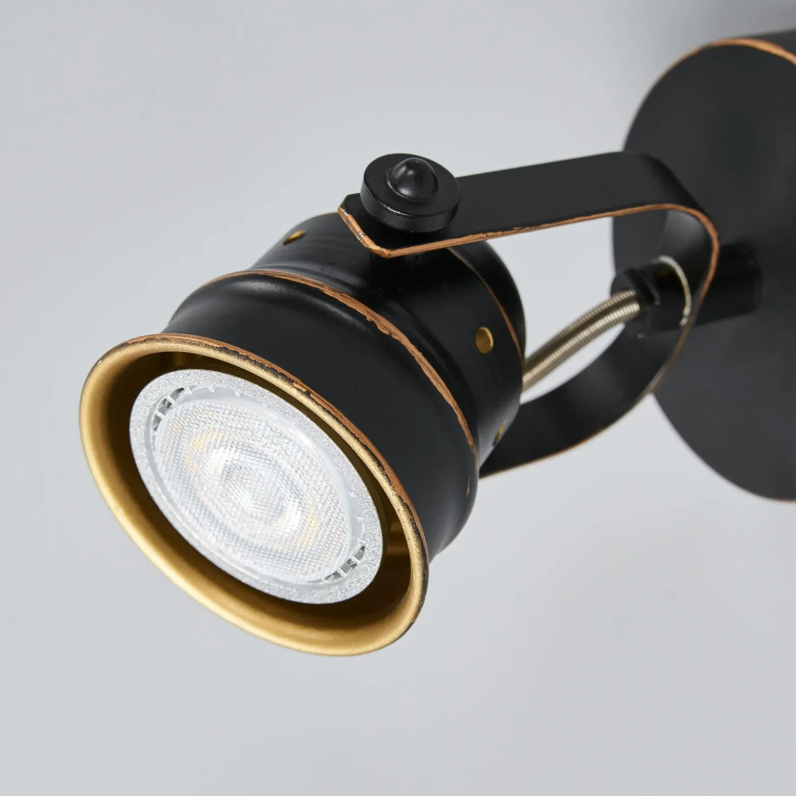 Foco de pared Lindby Leonor, negro, metal, 1 luz, 9,5 cm