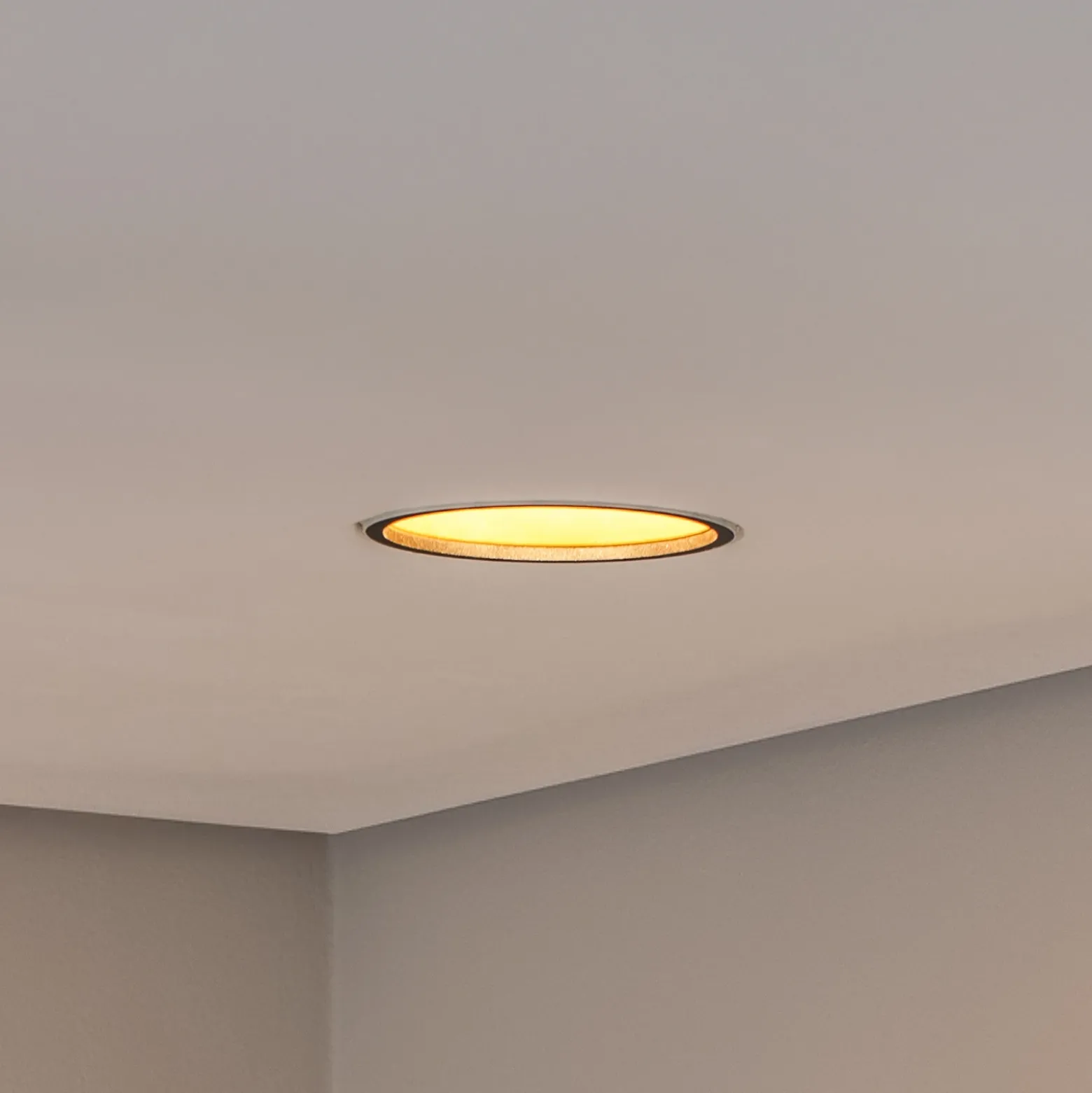 Foco empotrable de techo Bega LED Studio Line, negro/latón, aluminio