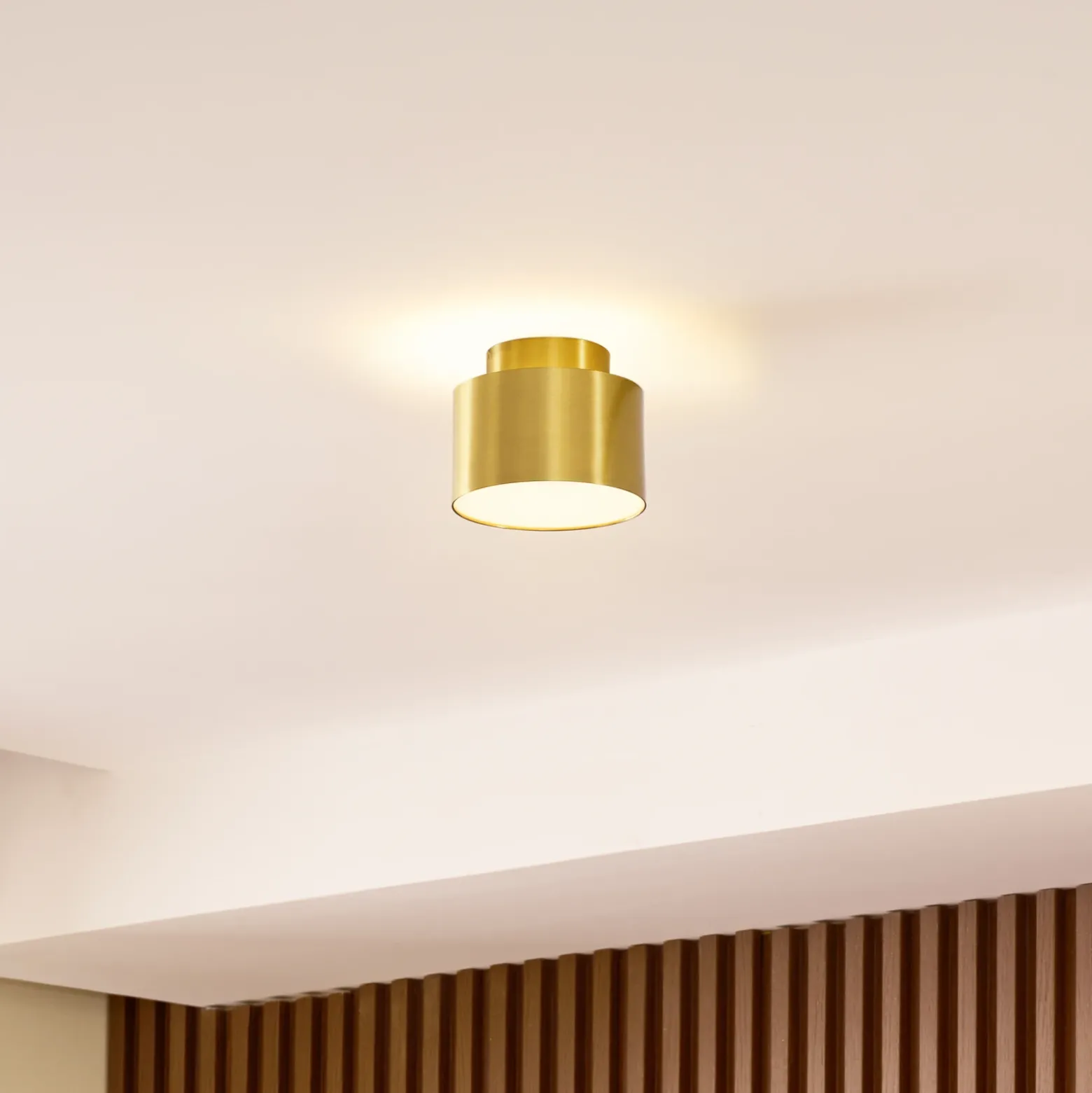 Foco LED Lindby Nivoria, 11 x 9 cm, dorado, metal