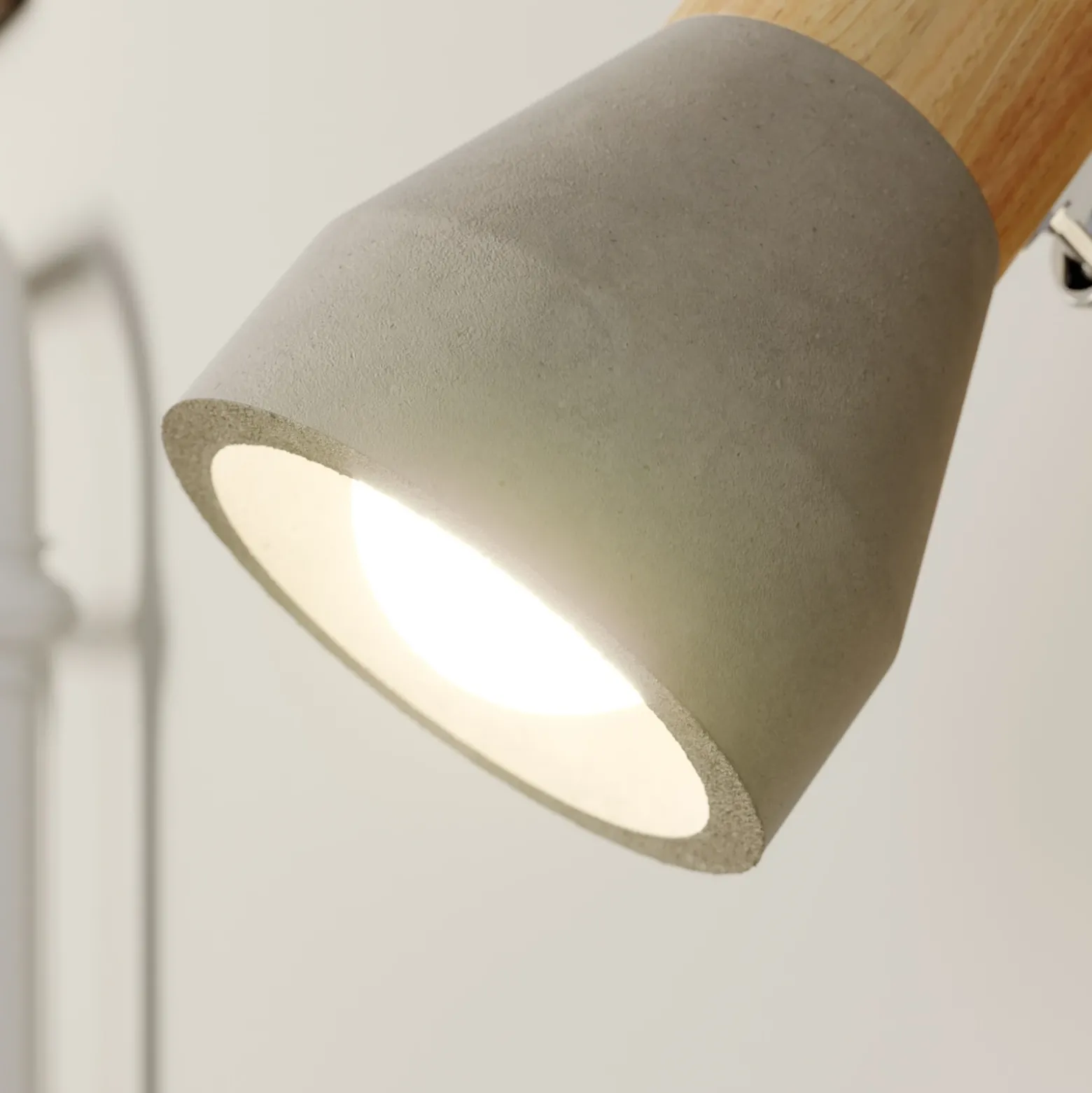Foco Lindby Filiz, 12 cm de altura, madera, hormigón, E14