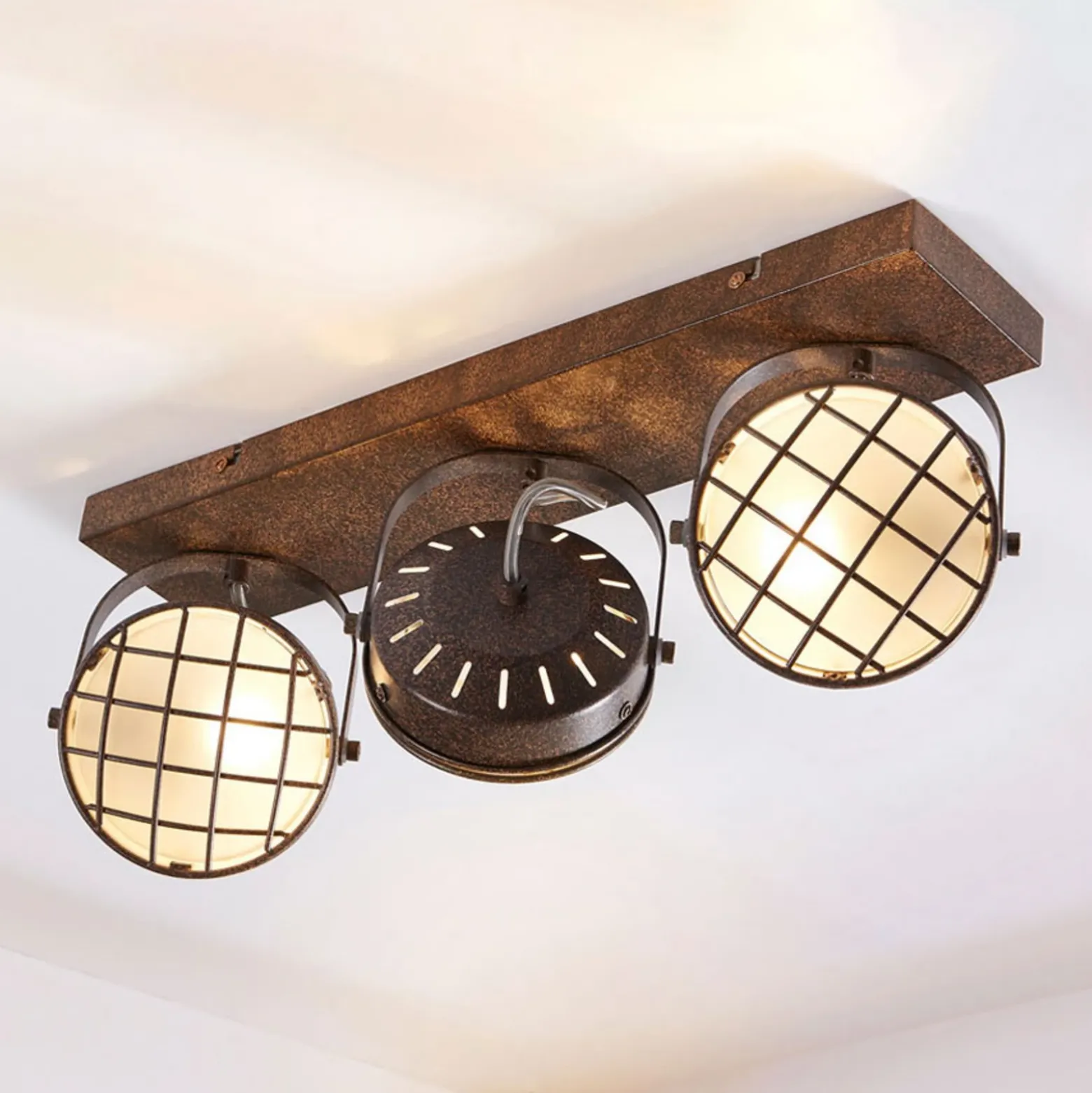 Foco Lindby Tamin, 48 cm, color óxido, 3 luces, cristal