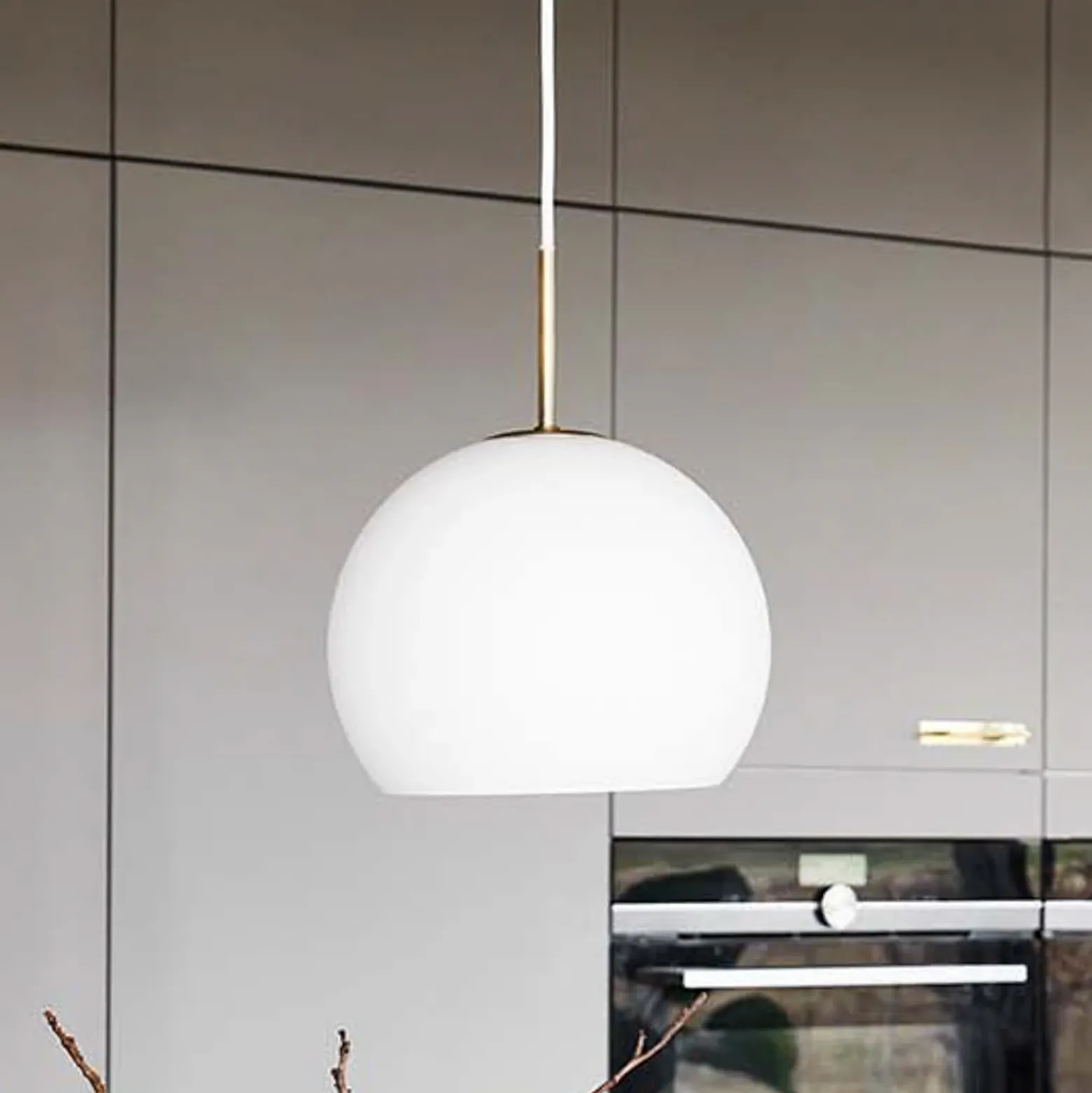 FRANDSEN Lámpara colgante bola, blanco opal, Ø 25 cm, cristal