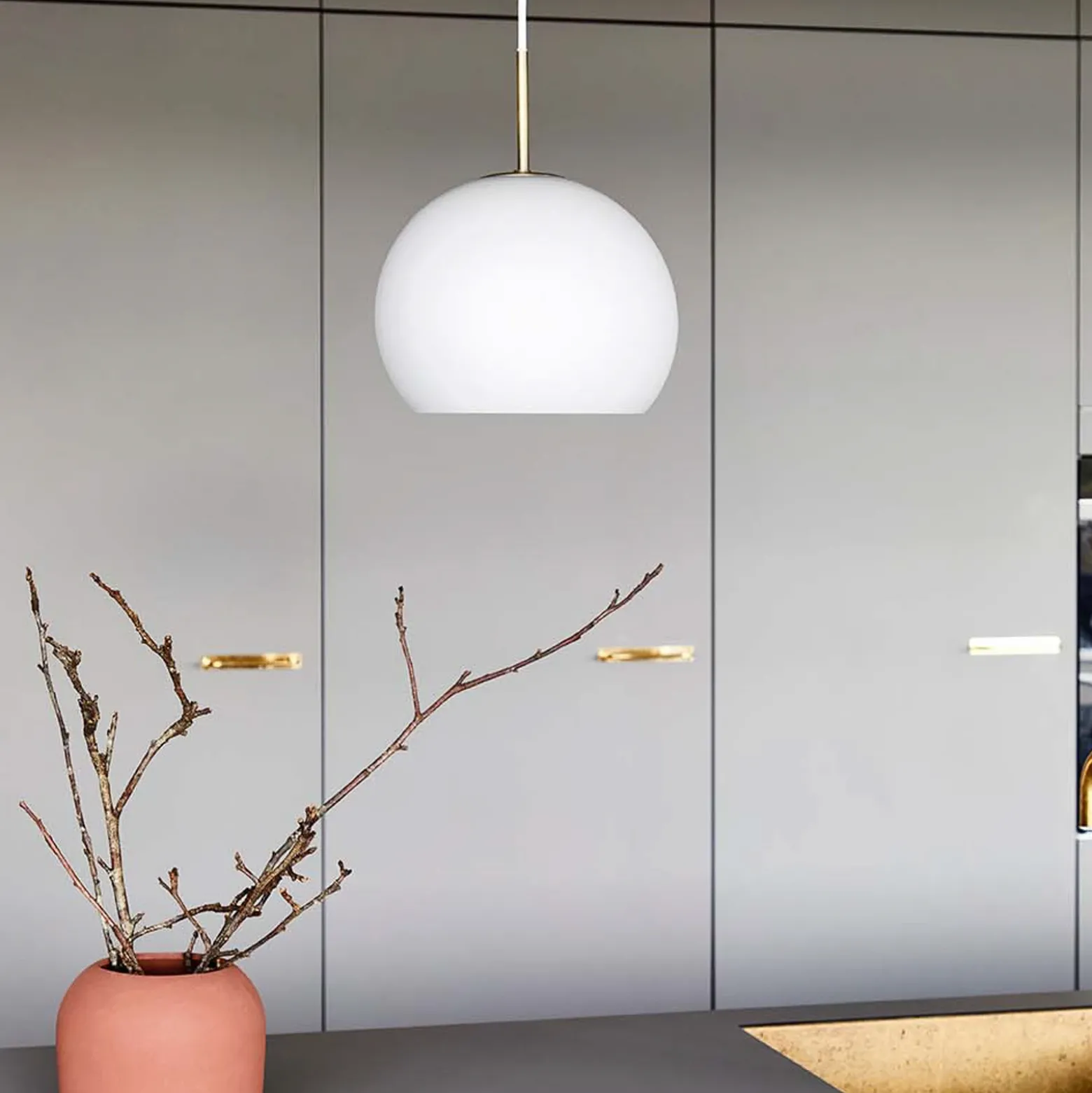 FRANDSEN Lámpara colgante bola, blanco opal, Ø 25 cm, cristal