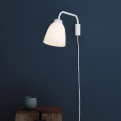 FRITZ HANSEN Caravaggio aplique vidrio opalino