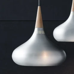 FRITZ HANSEN Orient P2 Colgante aluminio/roble Ø 34 cm