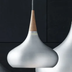 FRITZ HANSEN Péndulo Orient P1 aluminio/roble Ø 22,5 cm