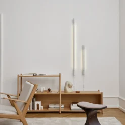 GEJST Aplique de pared Radent, blanca, altura 135 cm, G13 LED
