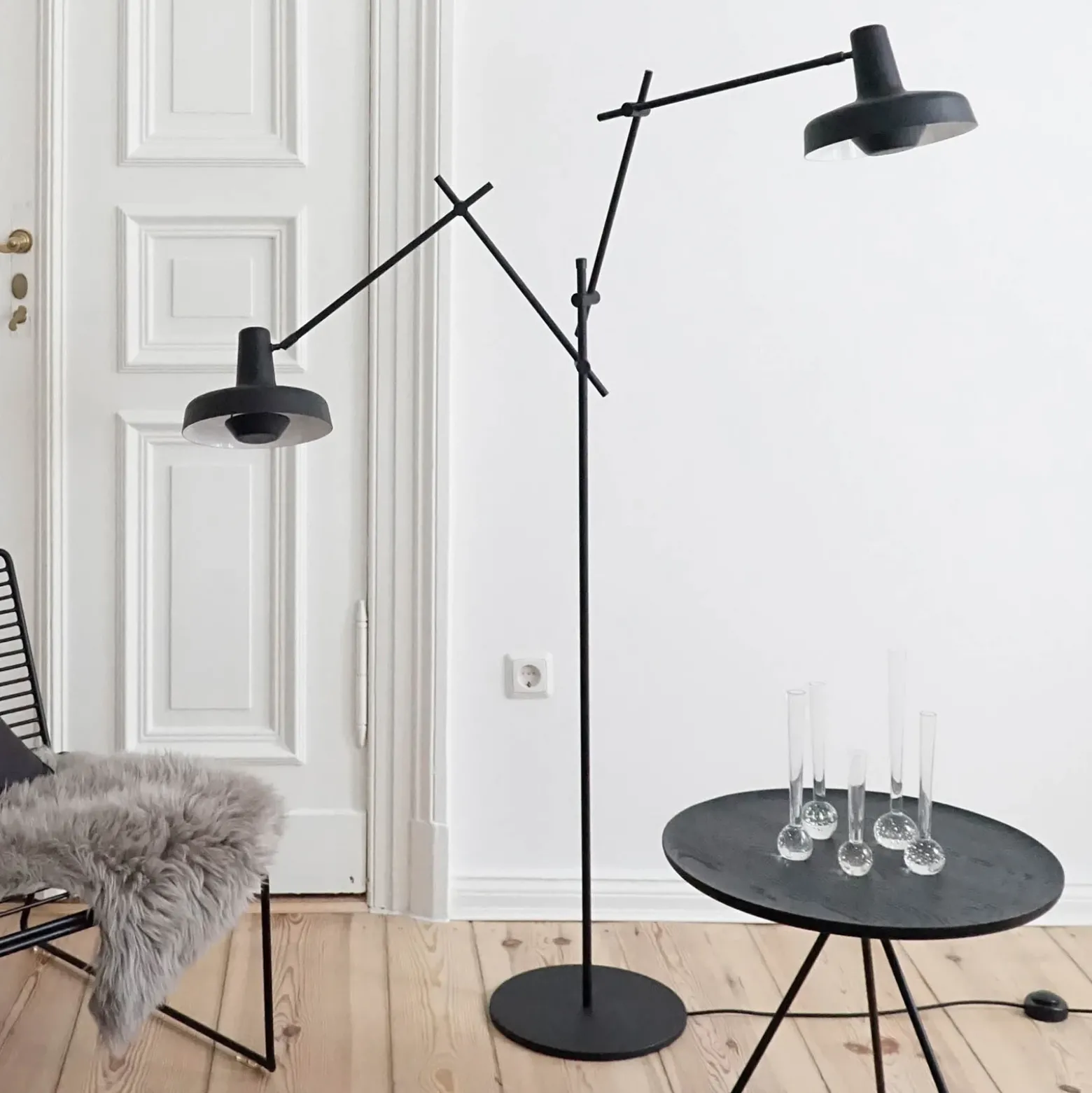 GRUPA Arigato lámpara de pie, 2 luces, negro