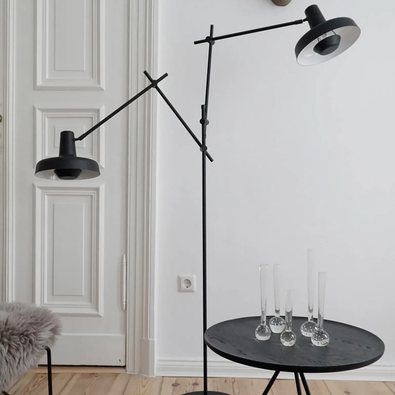 GRUPA Arigato lámpara de pie, 2 luces, negro