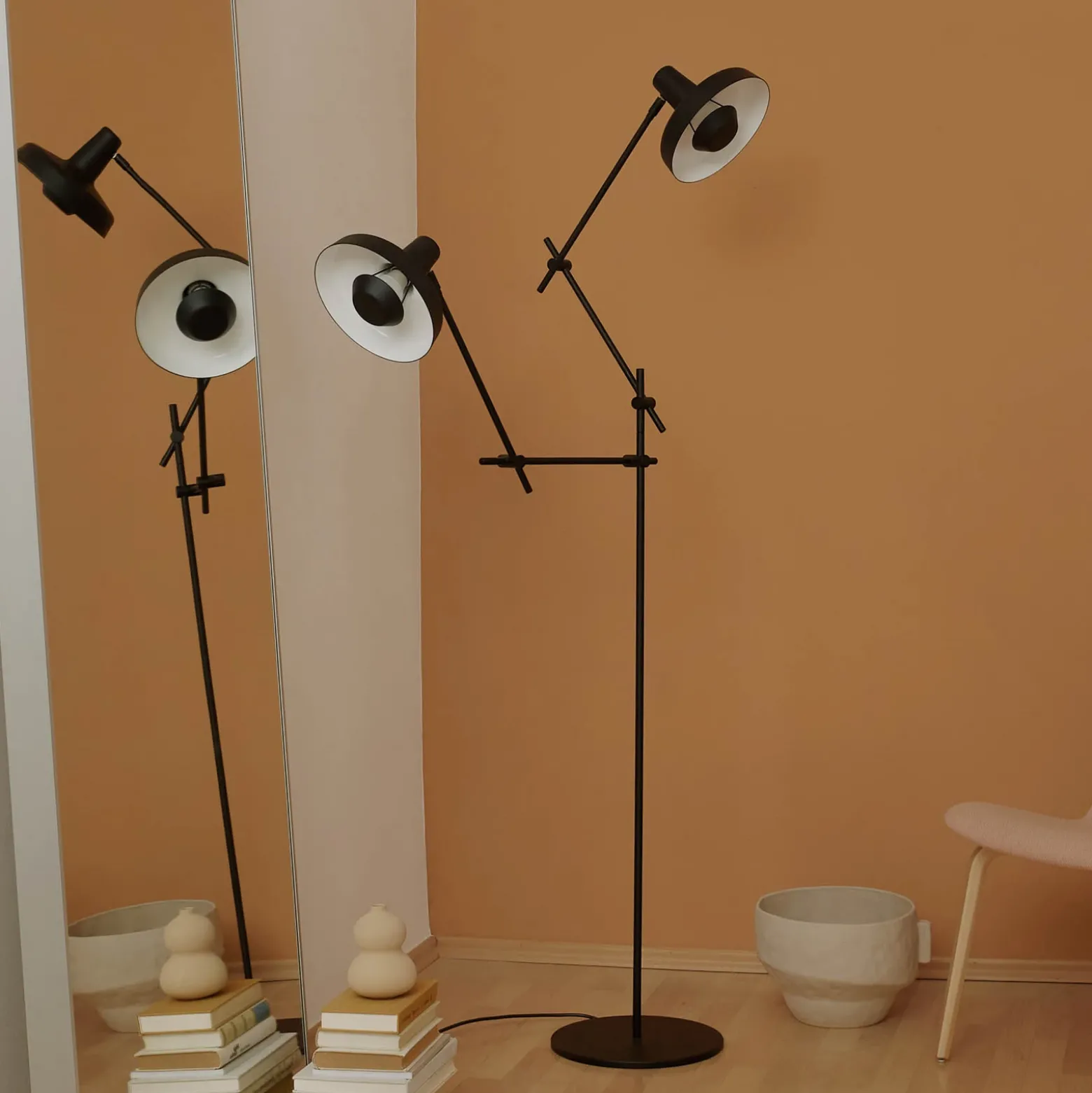 GRUPA Arigato lámpara de pie, 2 luces, negro