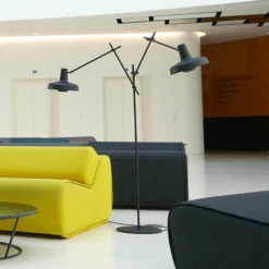 GRUPA Arigato lámpara de pie, 2 luces, negro
