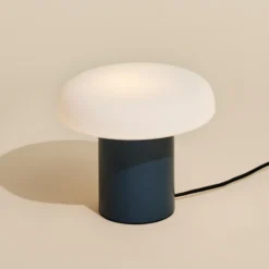 Hübsch Ateliers lámpara de mesa, azul oscuro, blanco, vidrio, hierro