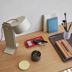 Hübsch Lámpara de mesa LED Crea, color arena, aluminio, hierro