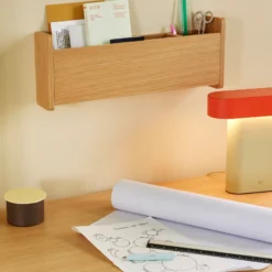 Hübsch Lámpara de mesa LED Sleek, verde claro/rojo, hierro, PC
