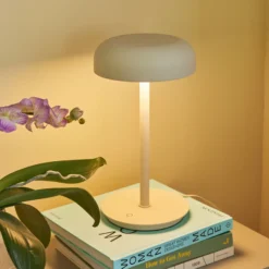 Hübsch Lámpara de mesa LED Velo, beige arena, hierro, policarbonato