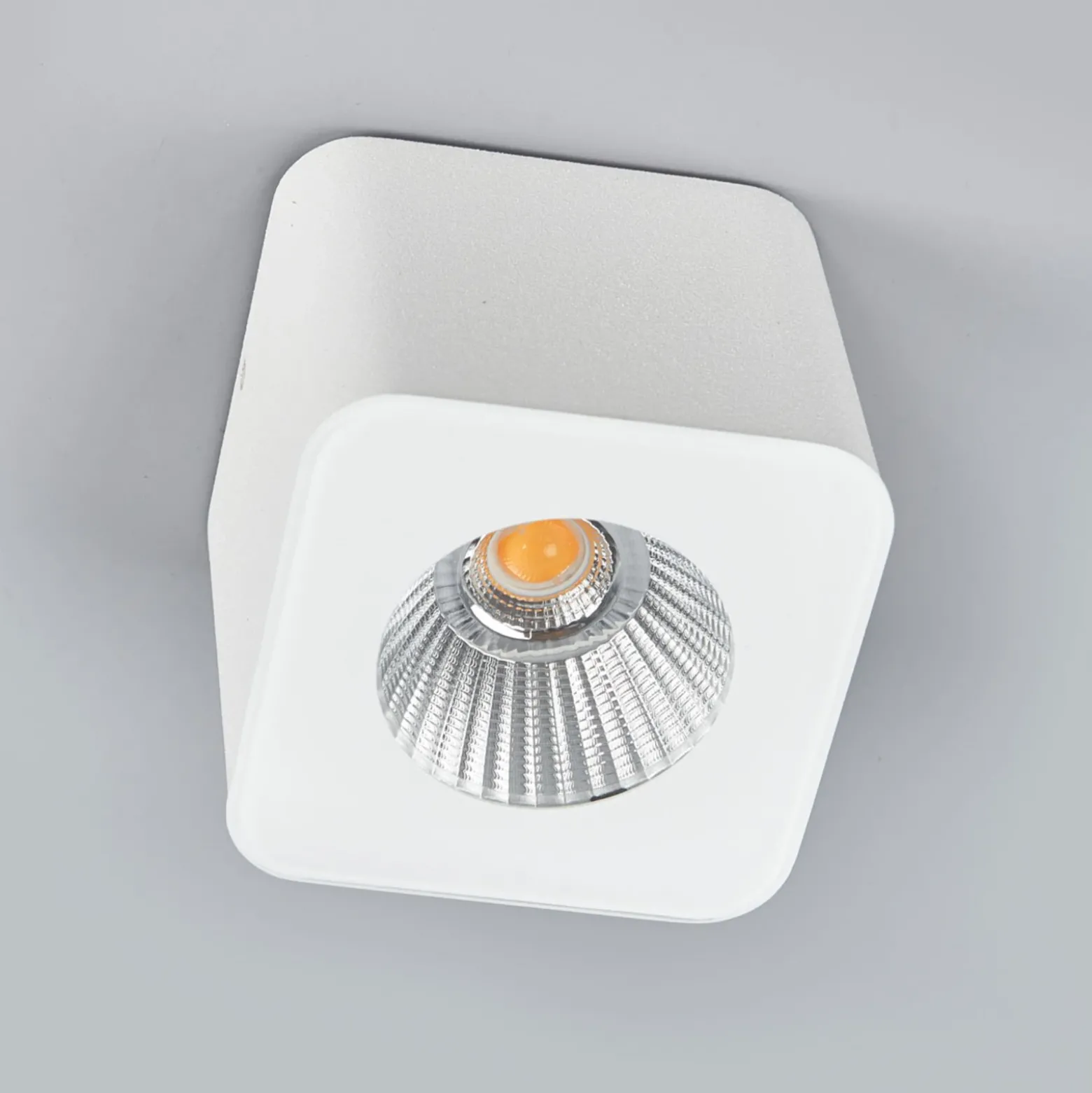 Helestra Oso foco de techo LED, angular, blanco