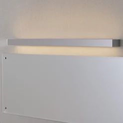 Helestra Theia lámpara de espejo LED cromado 90 cm