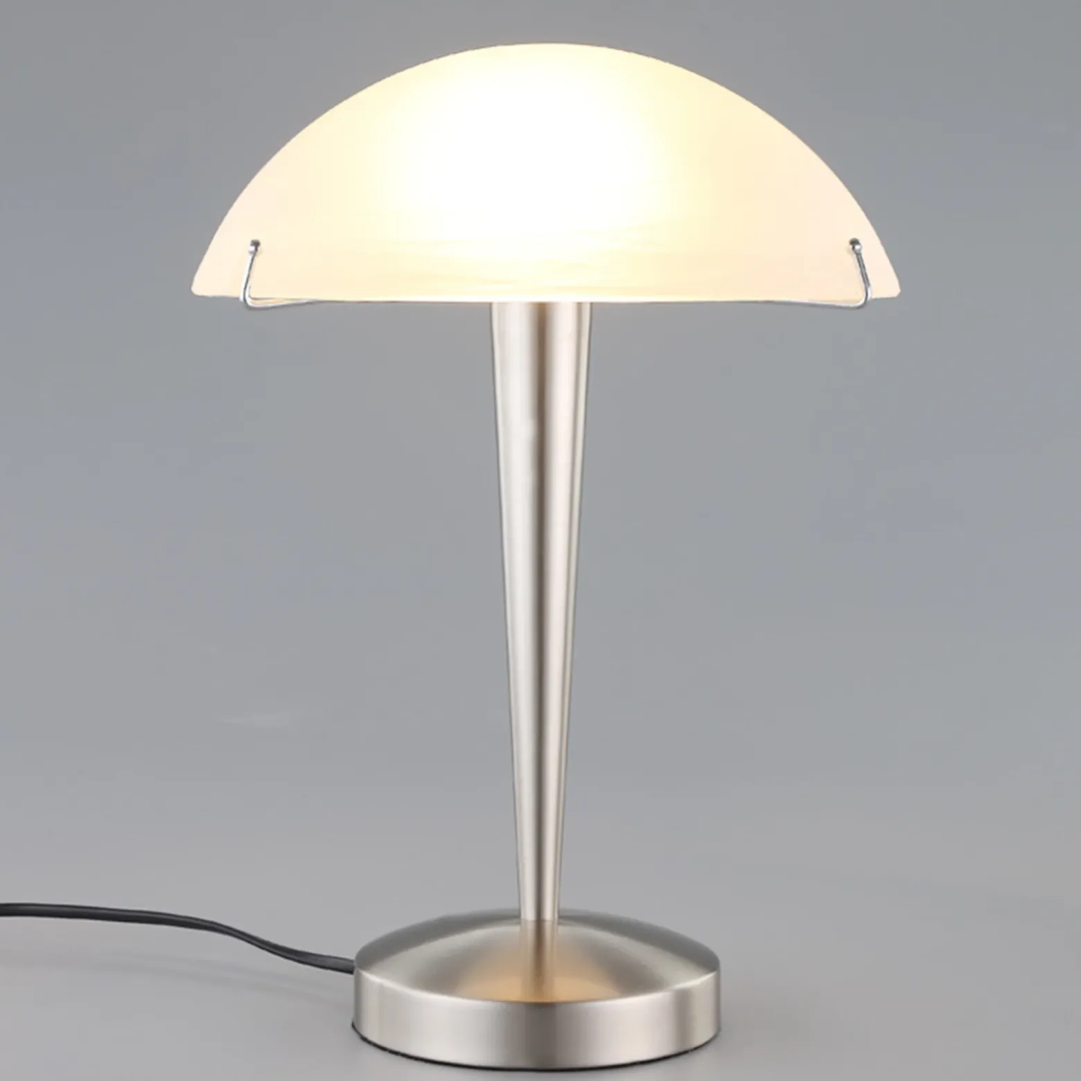 Hermosa lámpara de mesa Viola, níquel mate