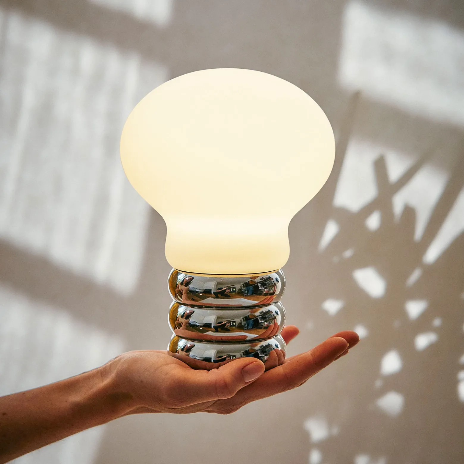 Ingo Maurer B.Bulb lámpara de mesa LED, batería