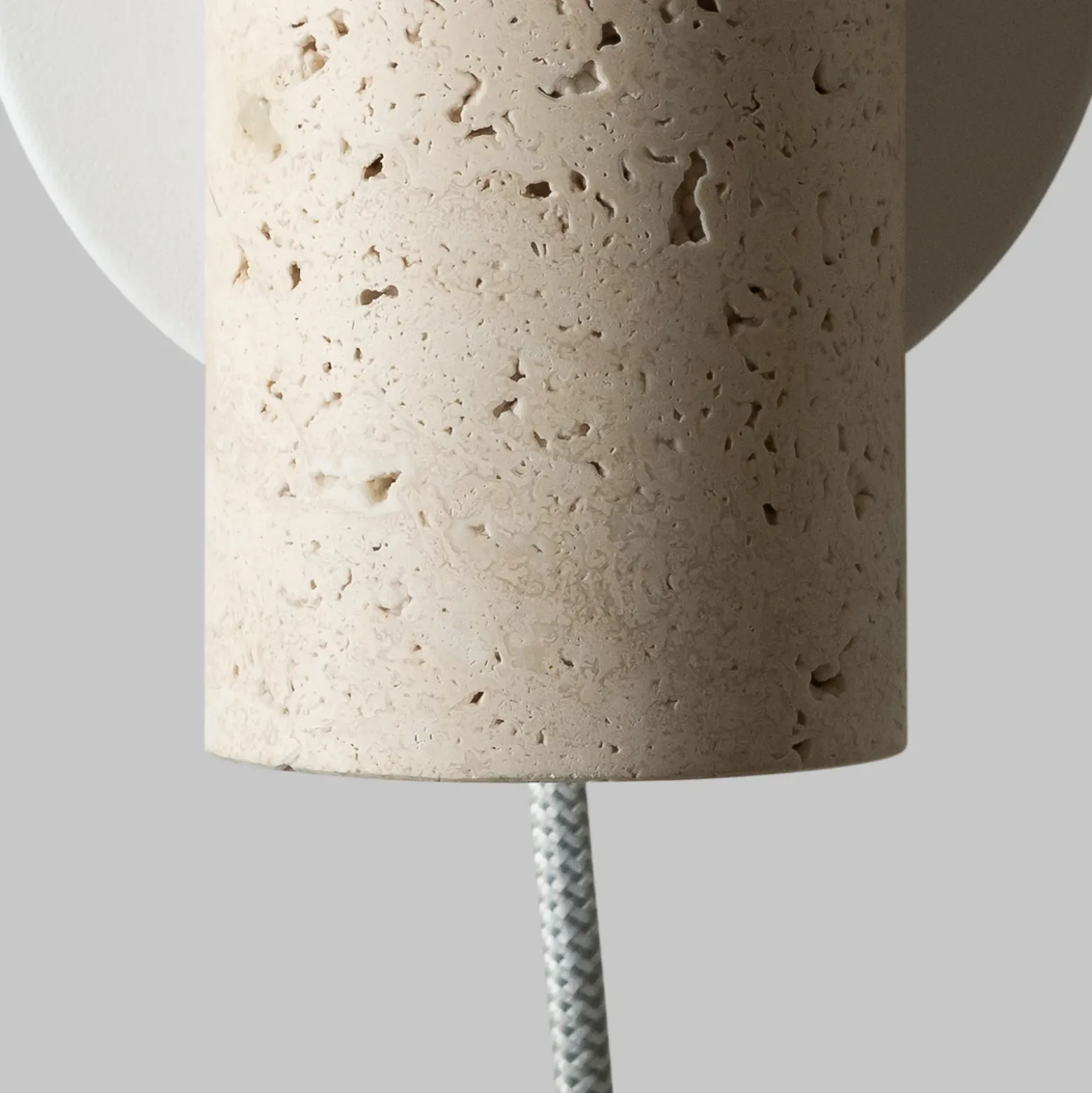 IT'S ABOUT ROMI Aplique de pared Tivoli, blanco, travertino, enchufe