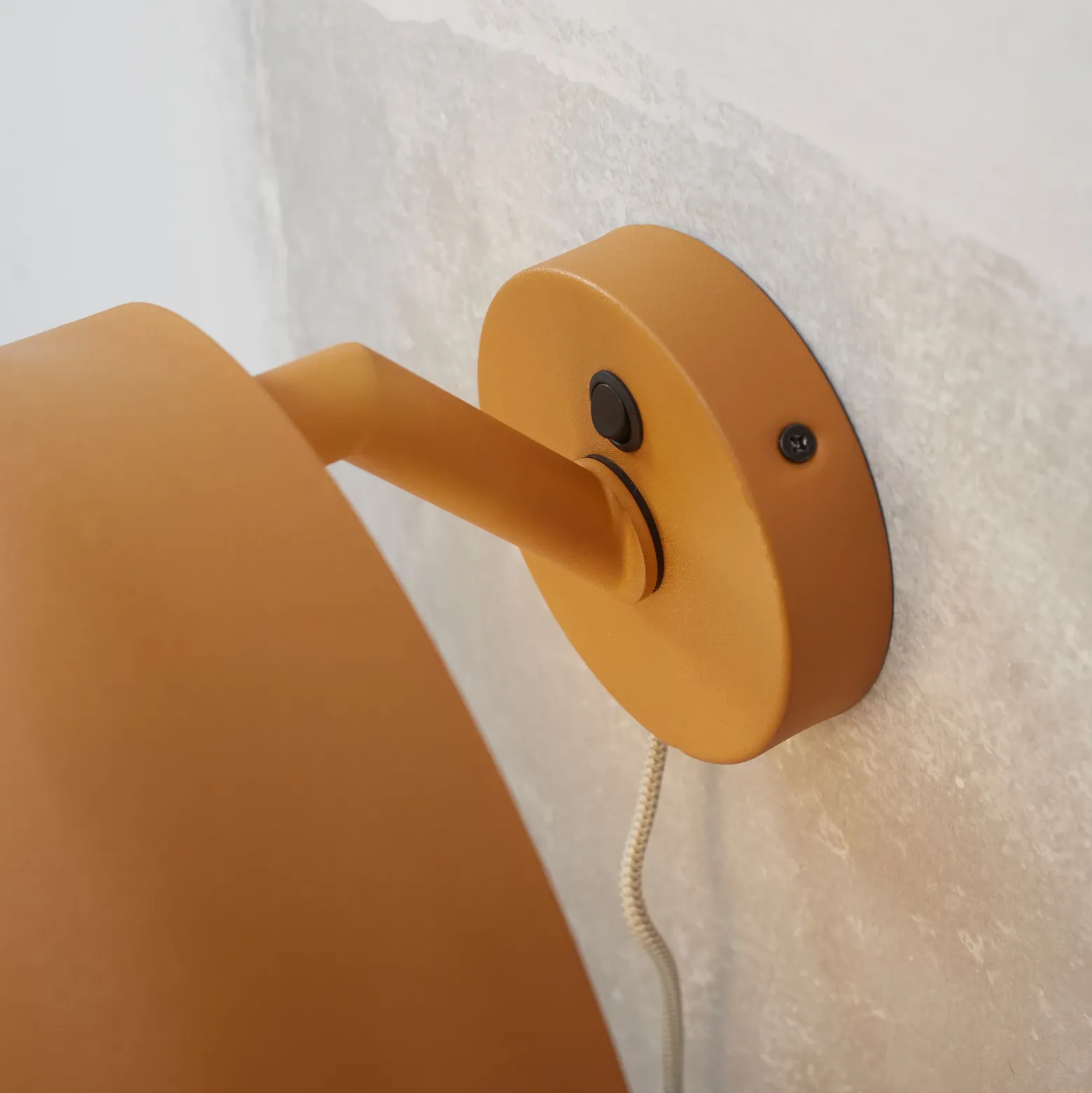 IT'S ABOUT ROMI Aplique de pared Porto, amarillo mostaza