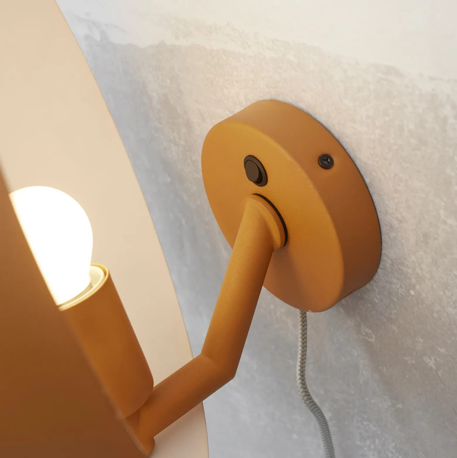 IT'S ABOUT ROMI Aplique de pared Porto, amarillo mostaza