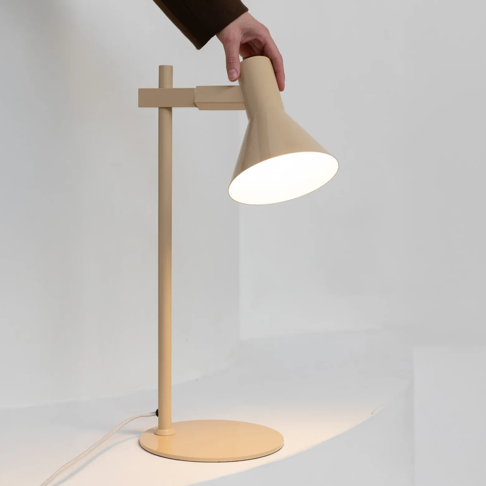 IT'S ABOUT ROMI Lámpara de mesa Stavanger, beige, altura 51 cm