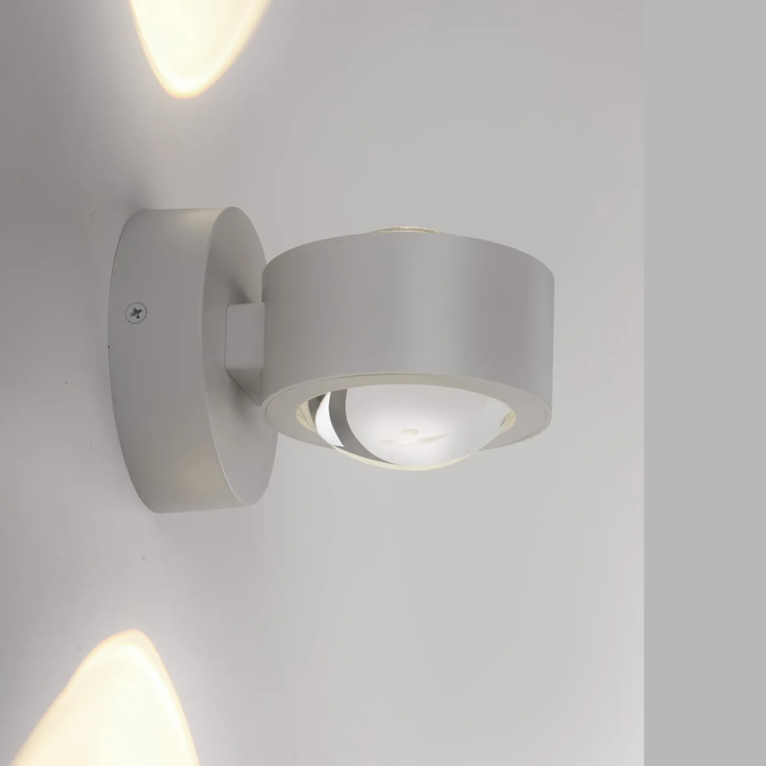 JUST LIGHT. Aplique de pared recargable LED Chia, arena, hierro, 3000 K