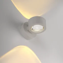 JUST LIGHT. Aplique de pared recargable LED Chia, arena, hierro, 3000 K