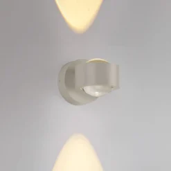 JUST LIGHT. Aplique de pared recargable LED Chia, arena, hierro, 3000 K